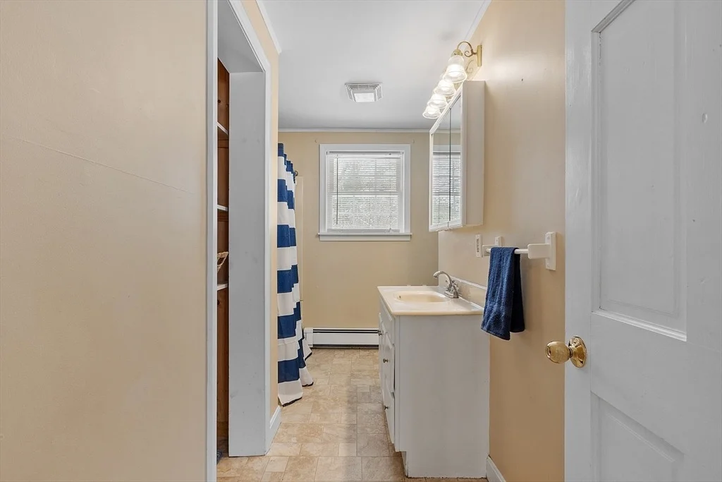 Photo of 484 Intervale Ave