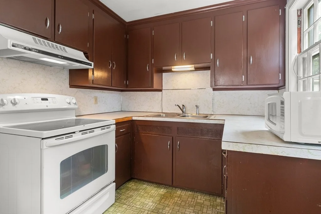 Photo of 9 Maple Avenue