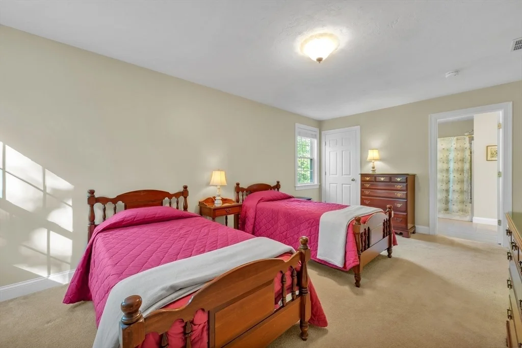 Photo of 10 Turner Ln