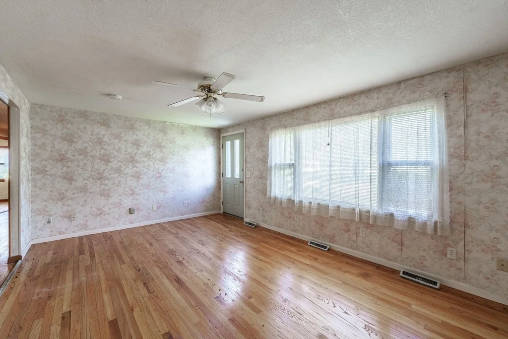 Photo of 183 Brookside Cir