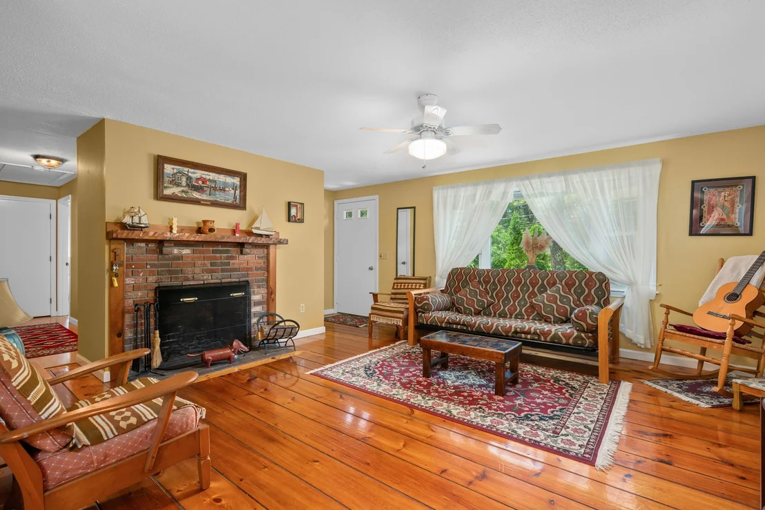 Photo of 937 Harwich Rd