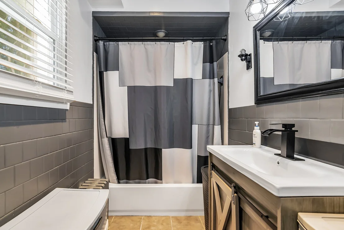 Photo of 100 Clover St