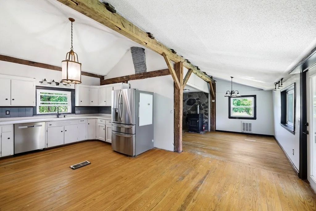 Photo of 1572 Main Rd