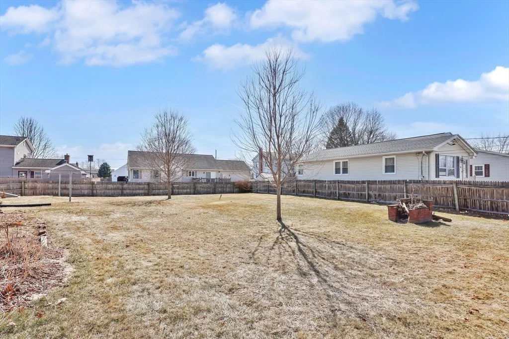 Photo of 380 Old Field Rd