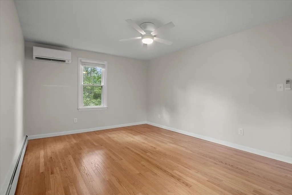 Photo of 33 Barnstable Rd