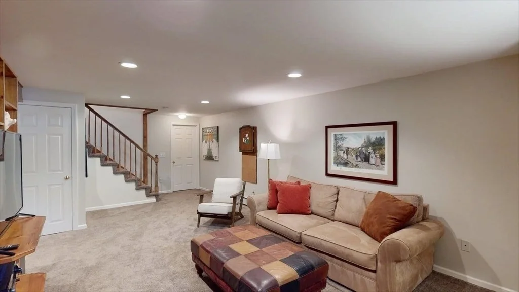 Photo of 4 Oak Dr