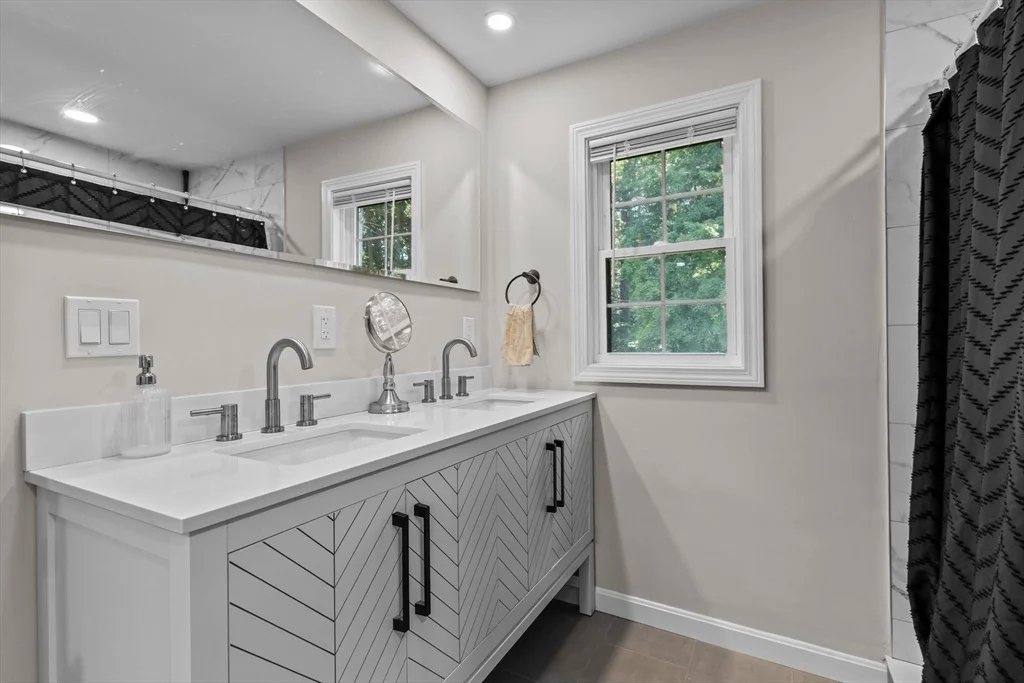 Photo of 5 Squire Ln