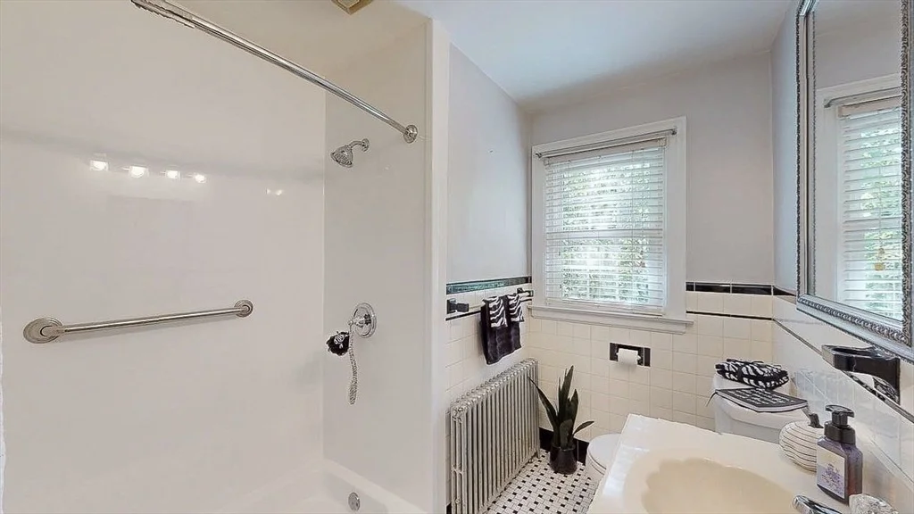 Photo of 14 Housatonic St