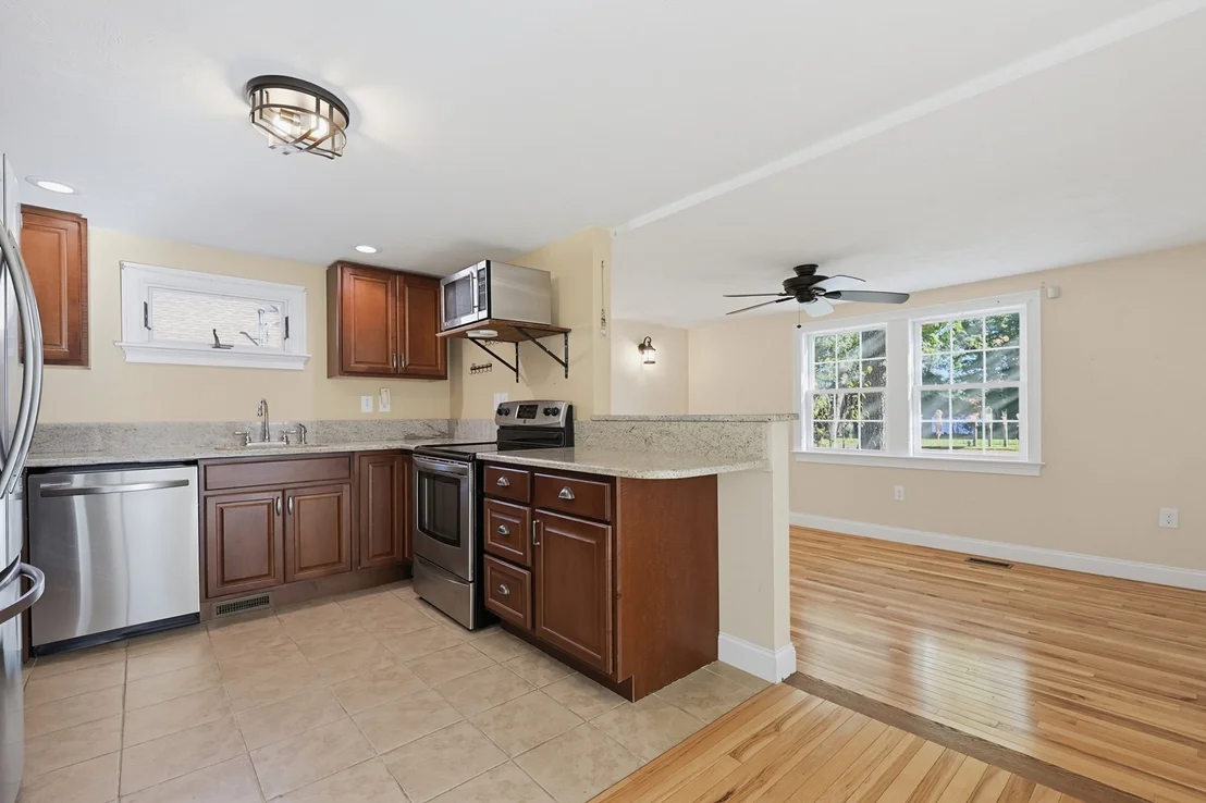 Photo of 116 Lakeshore Dr