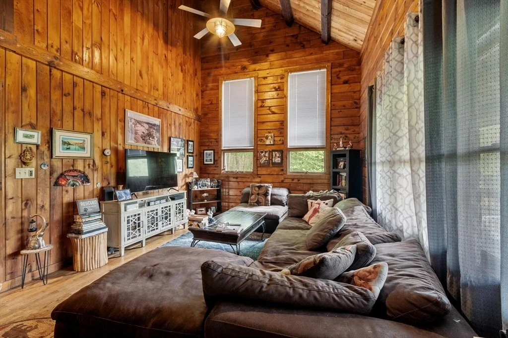 Photo of 90 Appleton Cir
