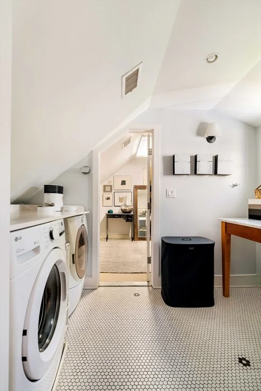 Photo of 2 Maple Pl