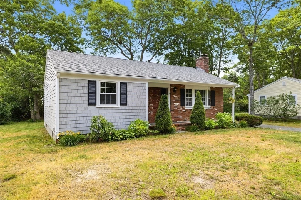 Photo of 90 Castlewood Circle