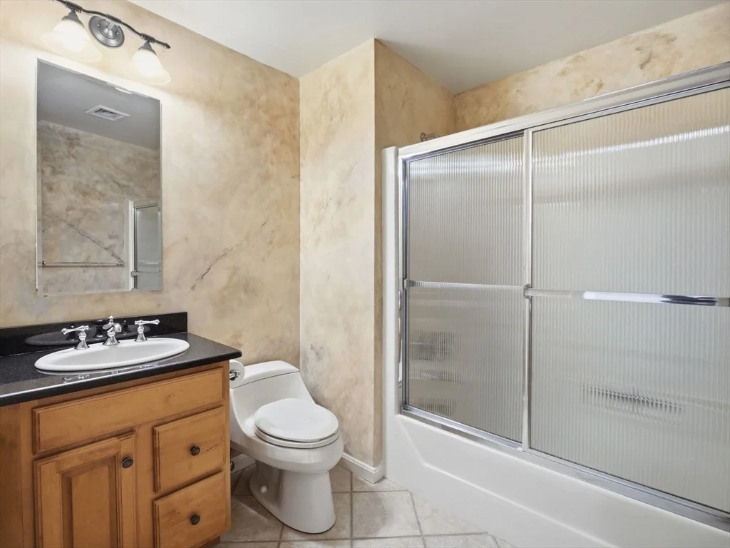 Photo of Unit 3901 at 3901 Knightsbridge Close