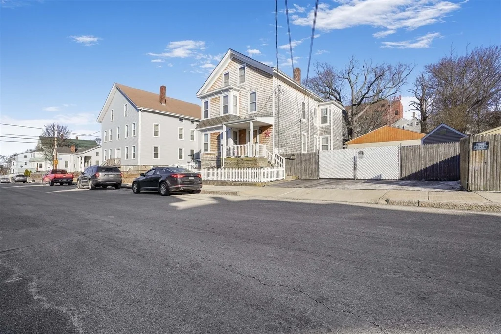 Photo of 107 Danforth