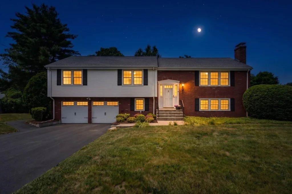 Photo of 9 Riverbend Dr
