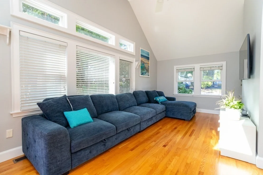 Photo of 30 Colonial Avenue