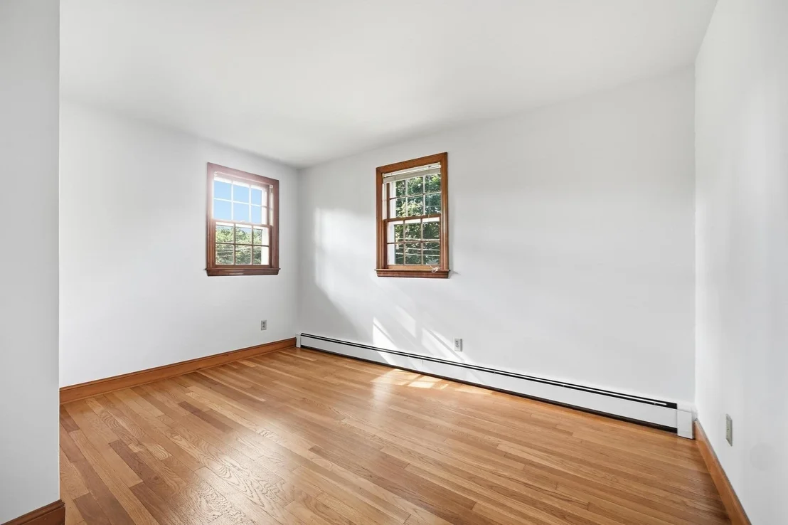 Photo of 32 Dividence Rd