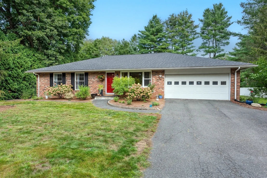 Photo of 69 Grantwood Dr
