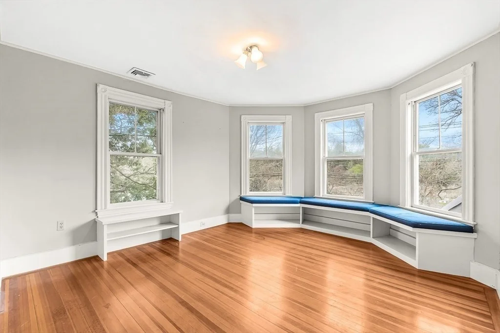 Photo of 207 Weston Rd