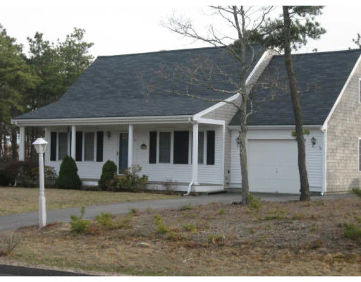 Photo of 4 Quashnet Woods Dr