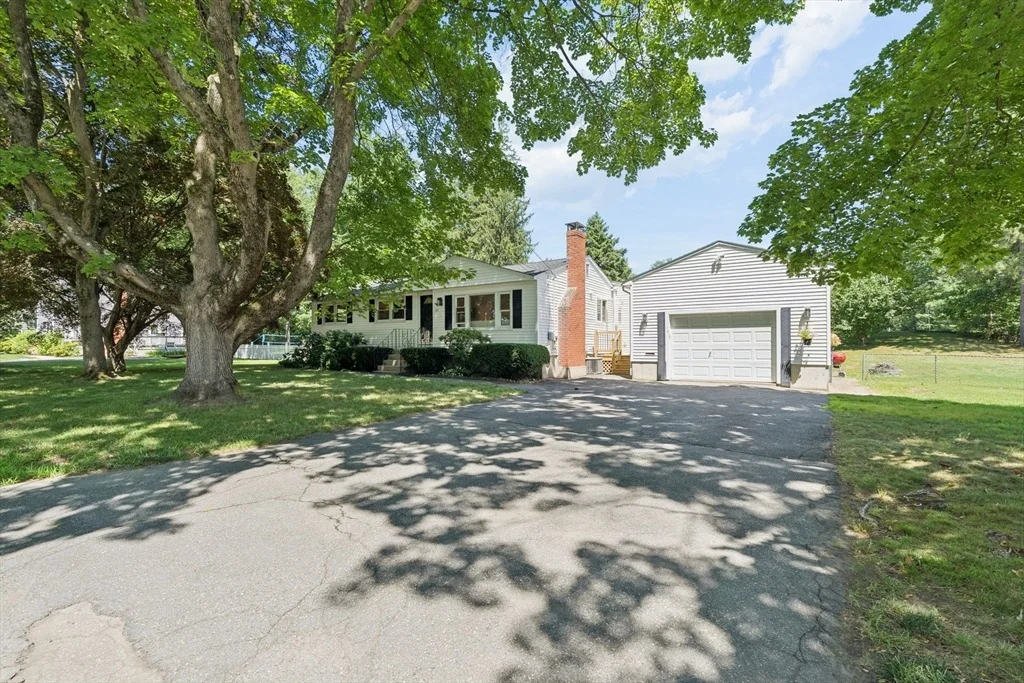 Photo of 83 Colgate Dr