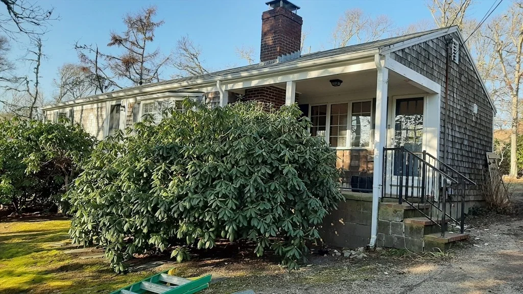 Photo of 8 Paddock Dr
