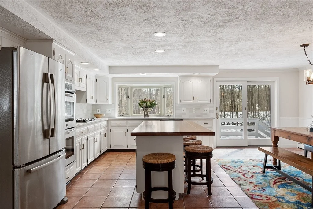 Photo of 7 Meadowbrook Cir