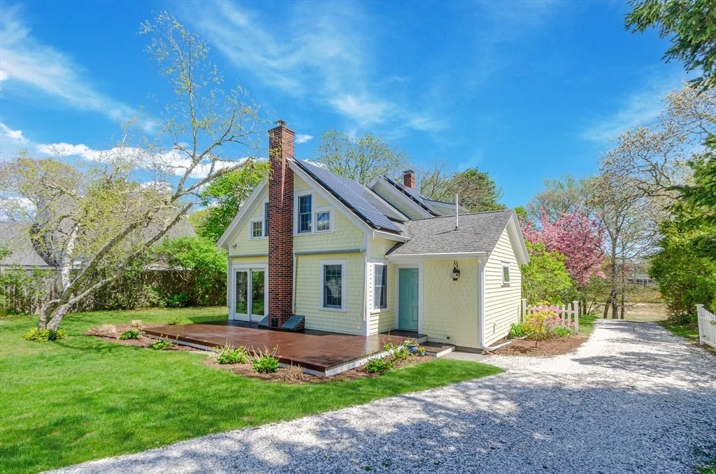 Photo of 1089 Main Street