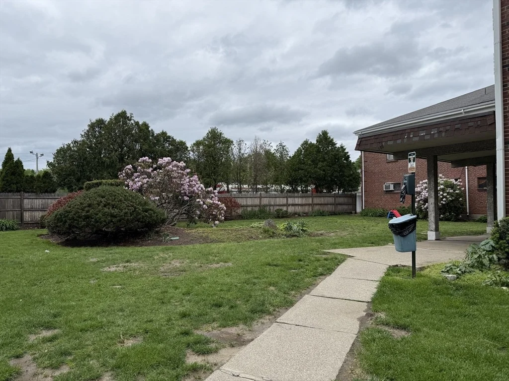 Photo of Unit 1221 at 1186 Worcester Road