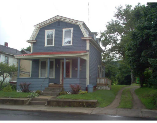 Photo of 20 Maple St