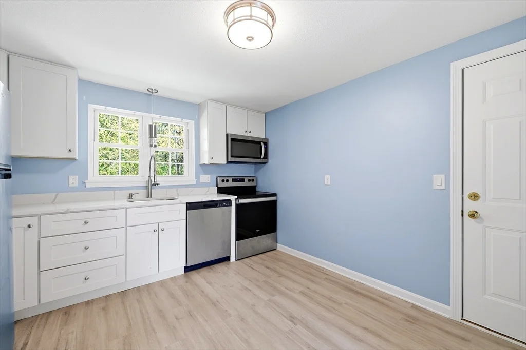 Photo of Unit C at 8 Maple Crest Cir