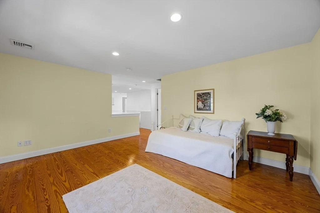 Photo of 783 Santuit-Newton