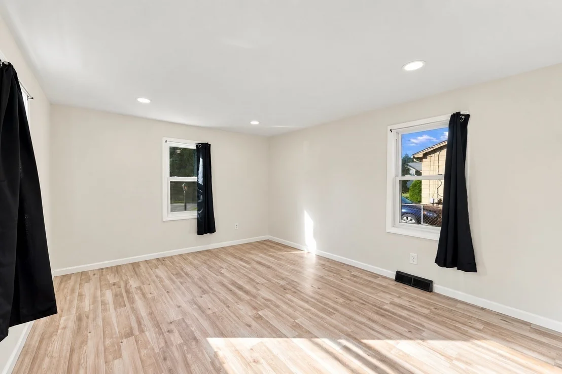 Photo of 196 Clarendon Ave