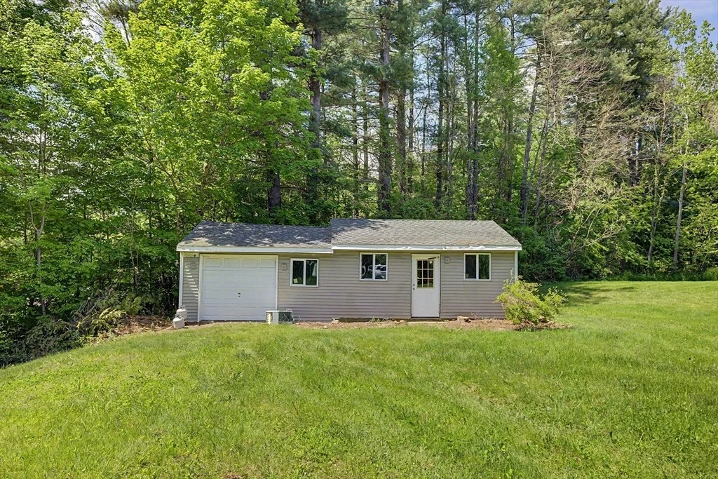 Photo of 195 Westhampton Rd