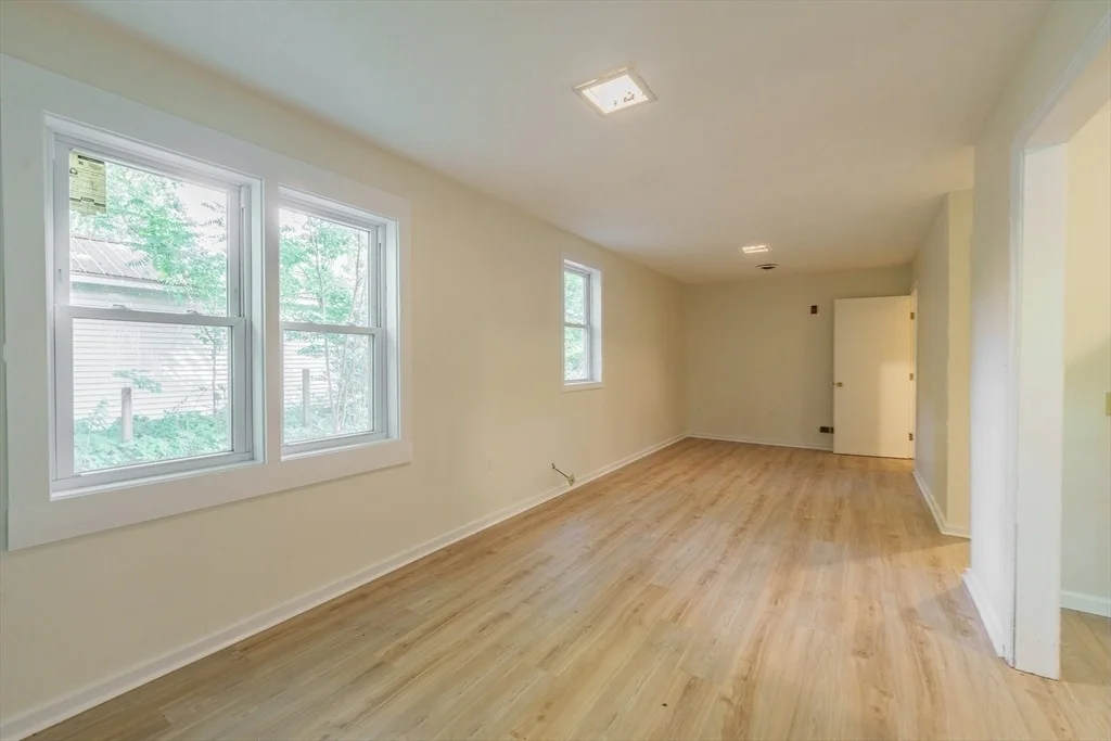Photo of 499 Hadley Rd