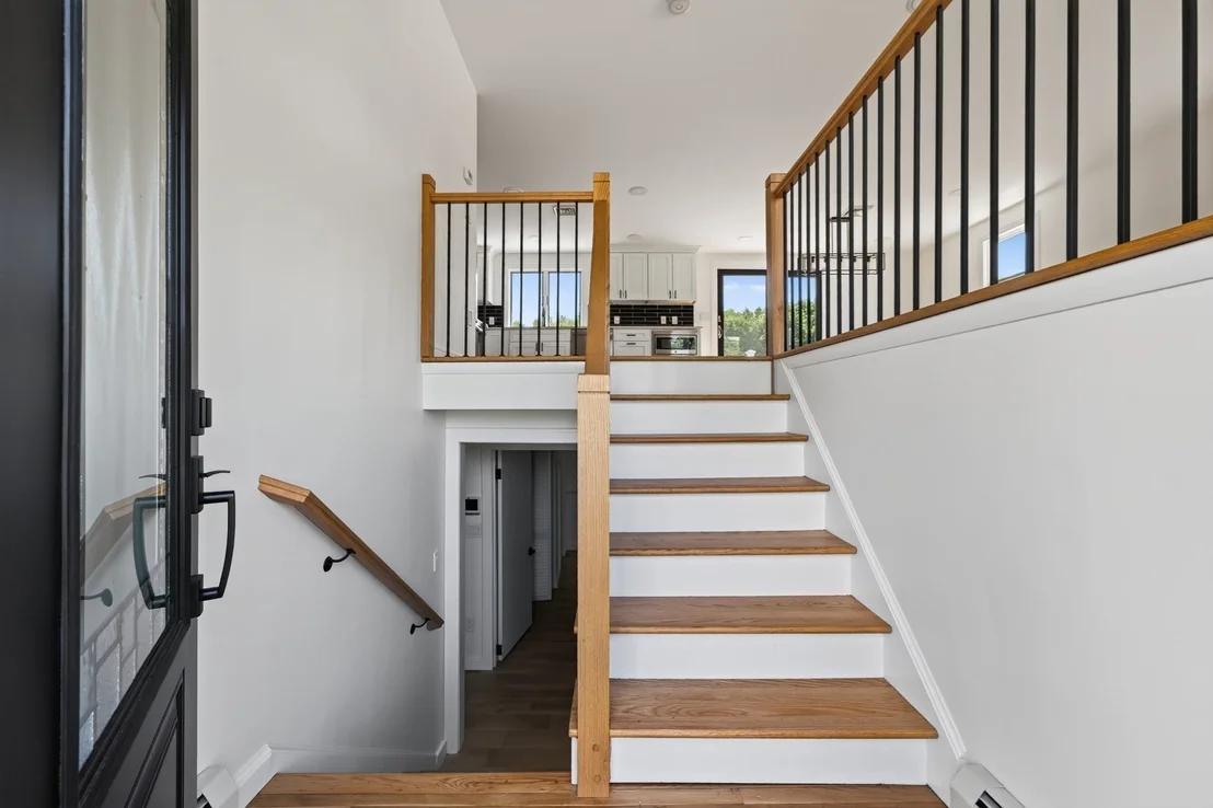 Photo of 585 N Eastern Ave