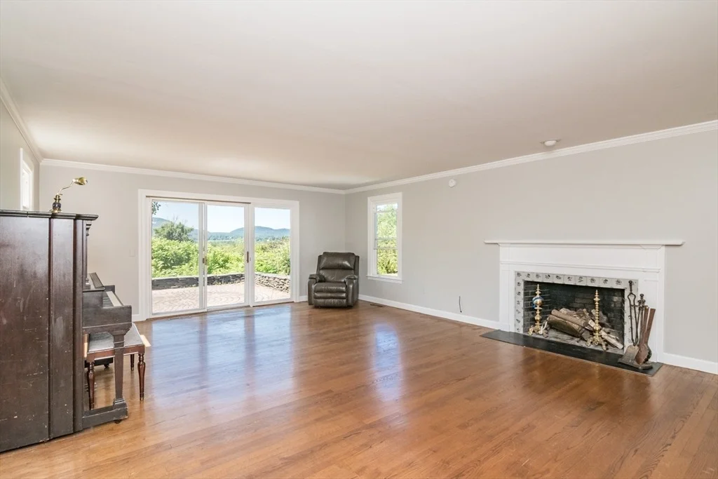 Photo of 53 Iduna Ln