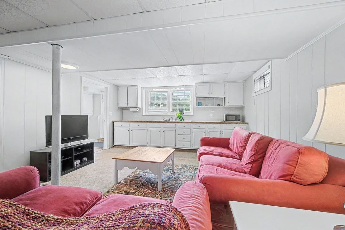 Photo of 592 Pond St