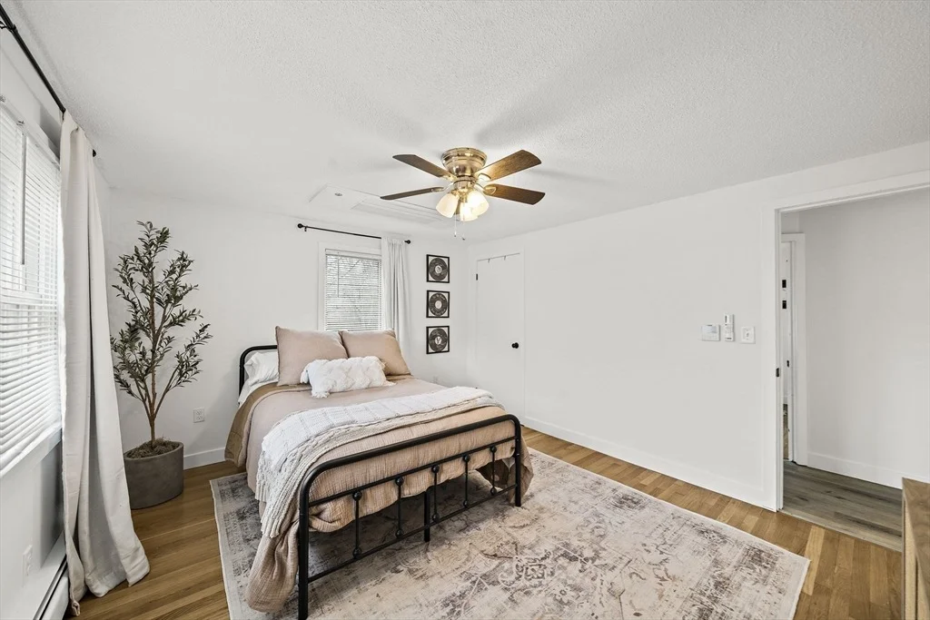 Photo of 2 Iris Ave