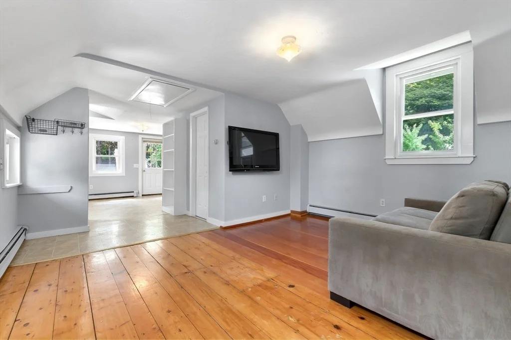 Photo of 6 Pew Ave