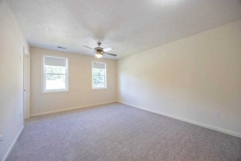 Photo of 11 Willow Brook Ln