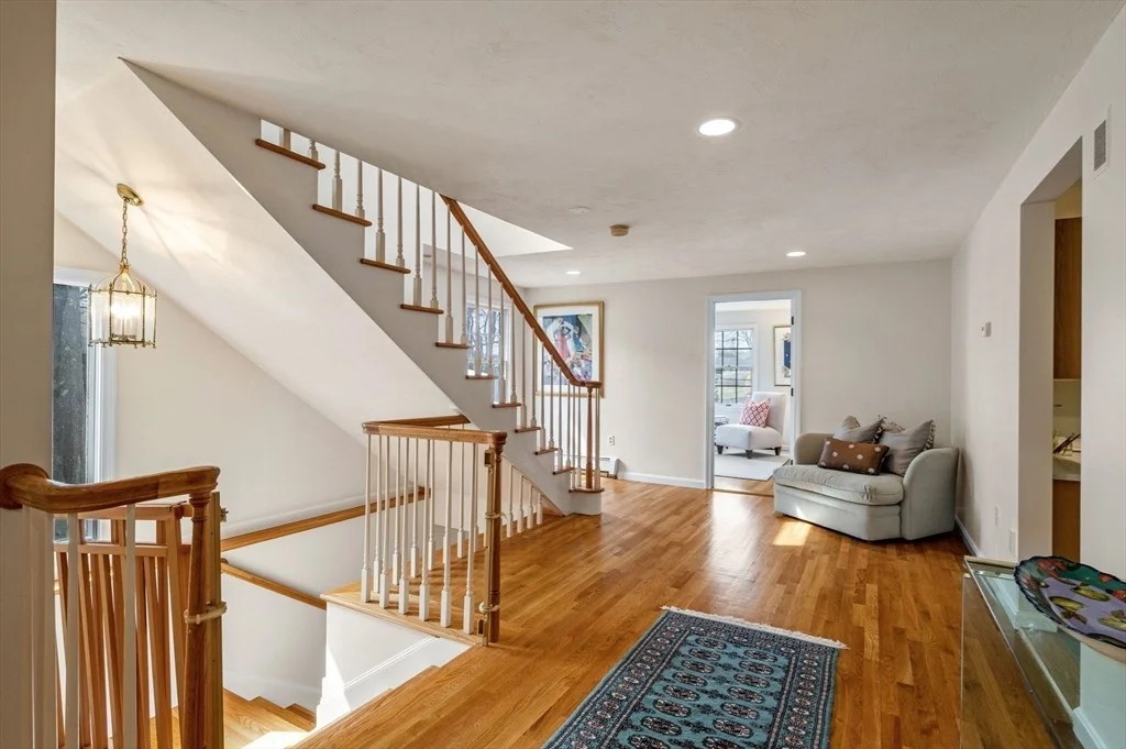 Photo of 170 Beacon St