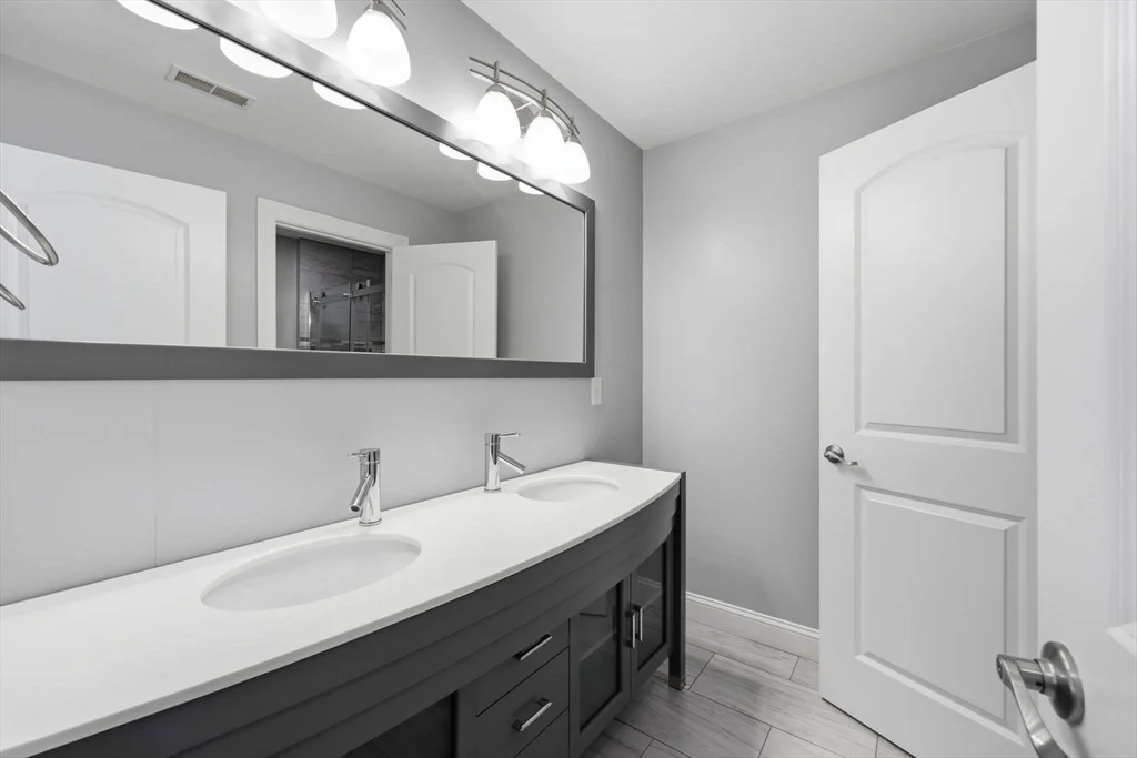 Photo of 270 Barton Ave