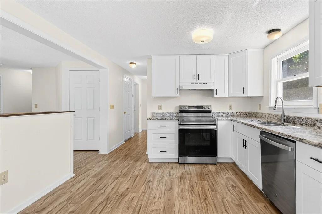 Photo of 32 Sarah Ln