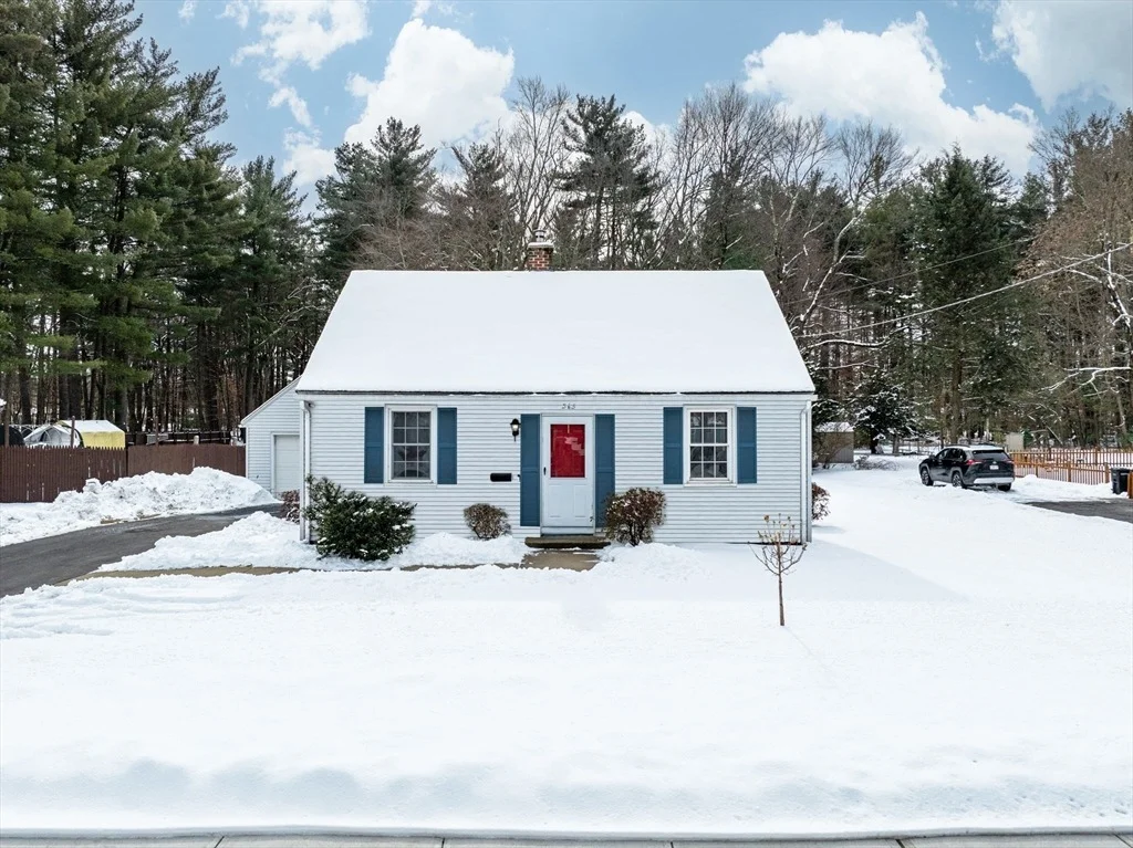 Photo of 365 Maple Rd