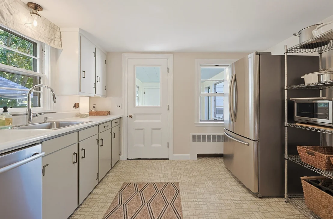 Photo of 6 Park Ave.
