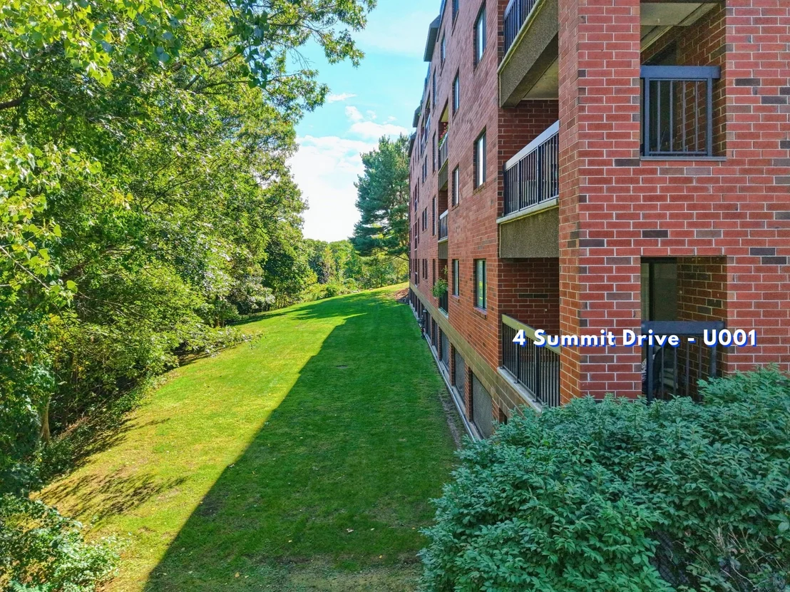 Photo of Unit 001 at 4 Summit Dr