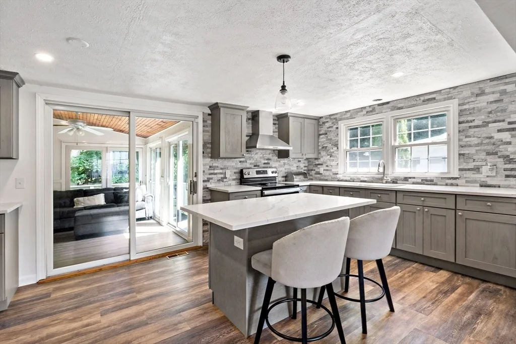Photo of 80 Briggs Ln