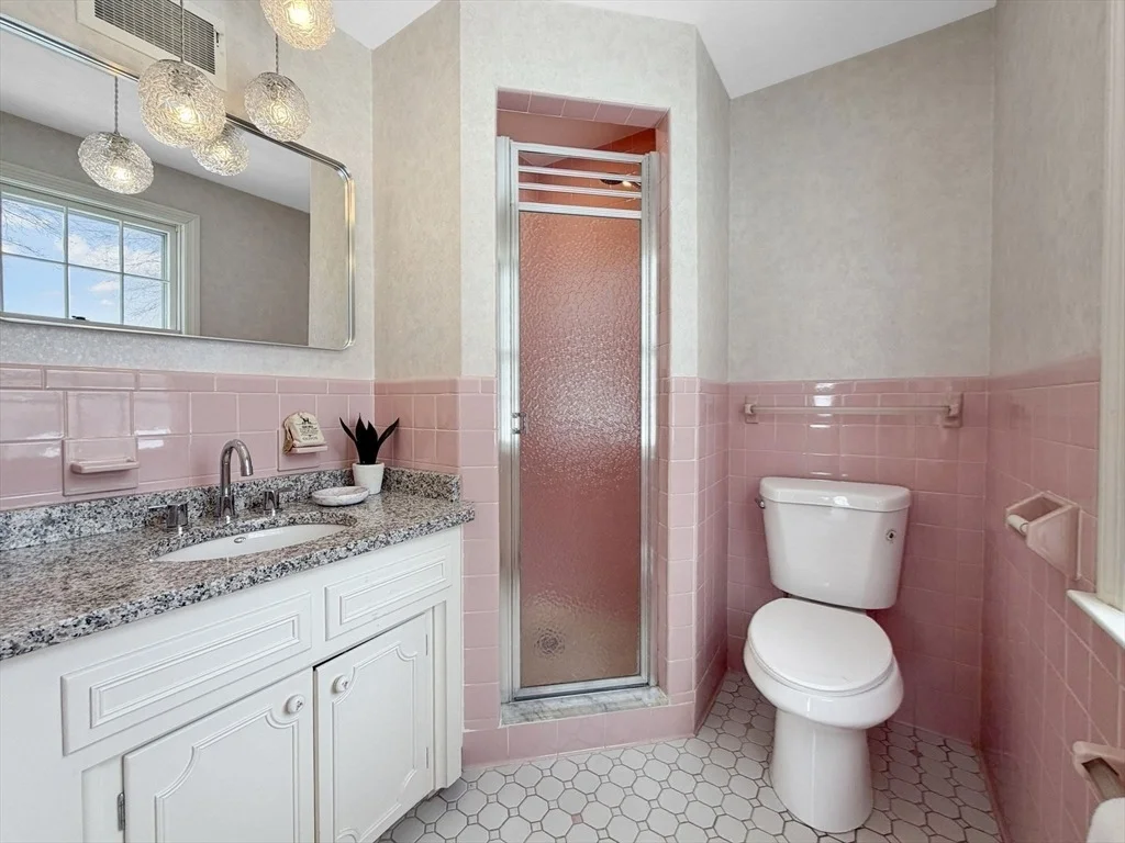 Photo of 59 Lawrence Dr