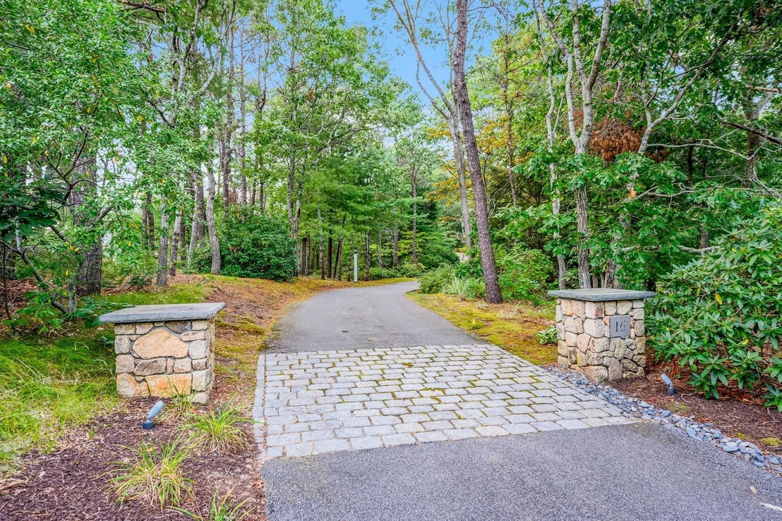 Photo of 16 Cove Point Lane